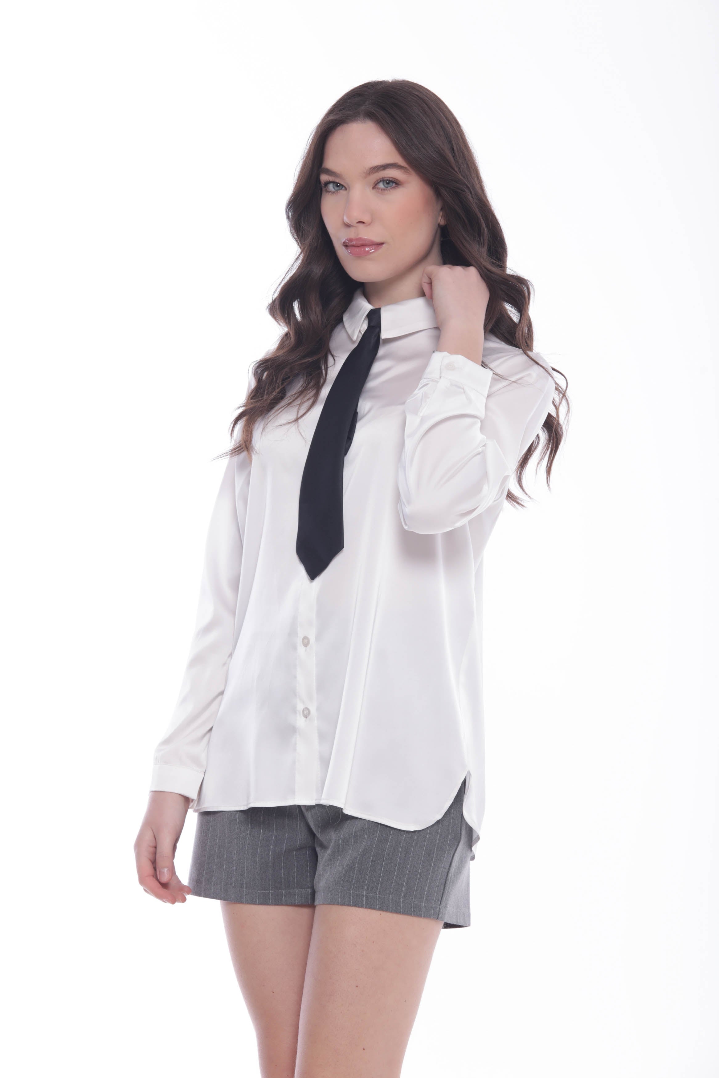 Camicia elegante Mimi Mua con cravatta decorativa