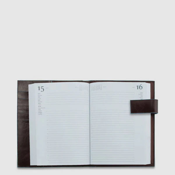 Agenda Piquadro in pelle con ricarica e portadocumenti integrato Marrone TU | Giò Fashion