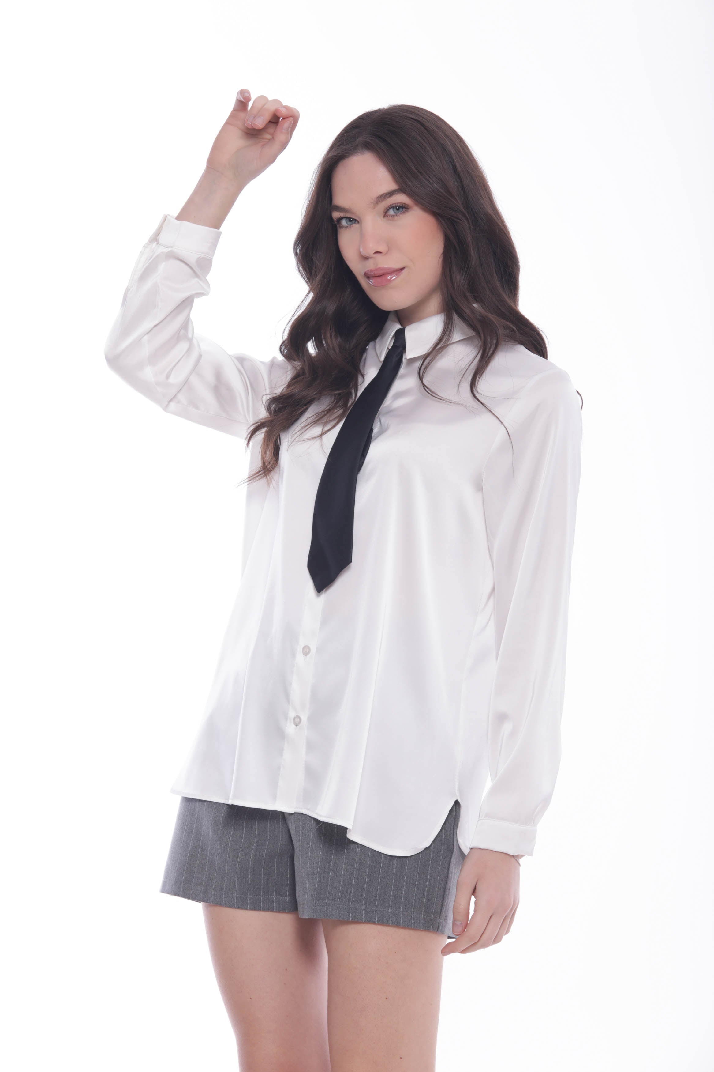 Camicia elegante Mimi Mua con cravatta decorativa