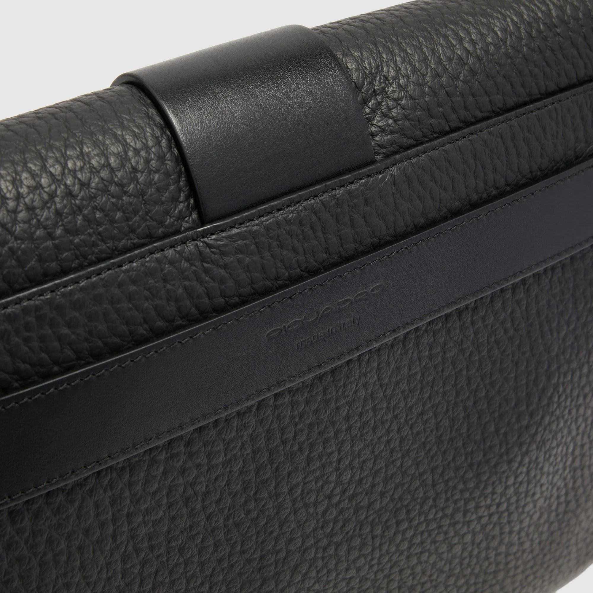 Pochette Uomo Porta iPad Pro 13" con Manico da Polso