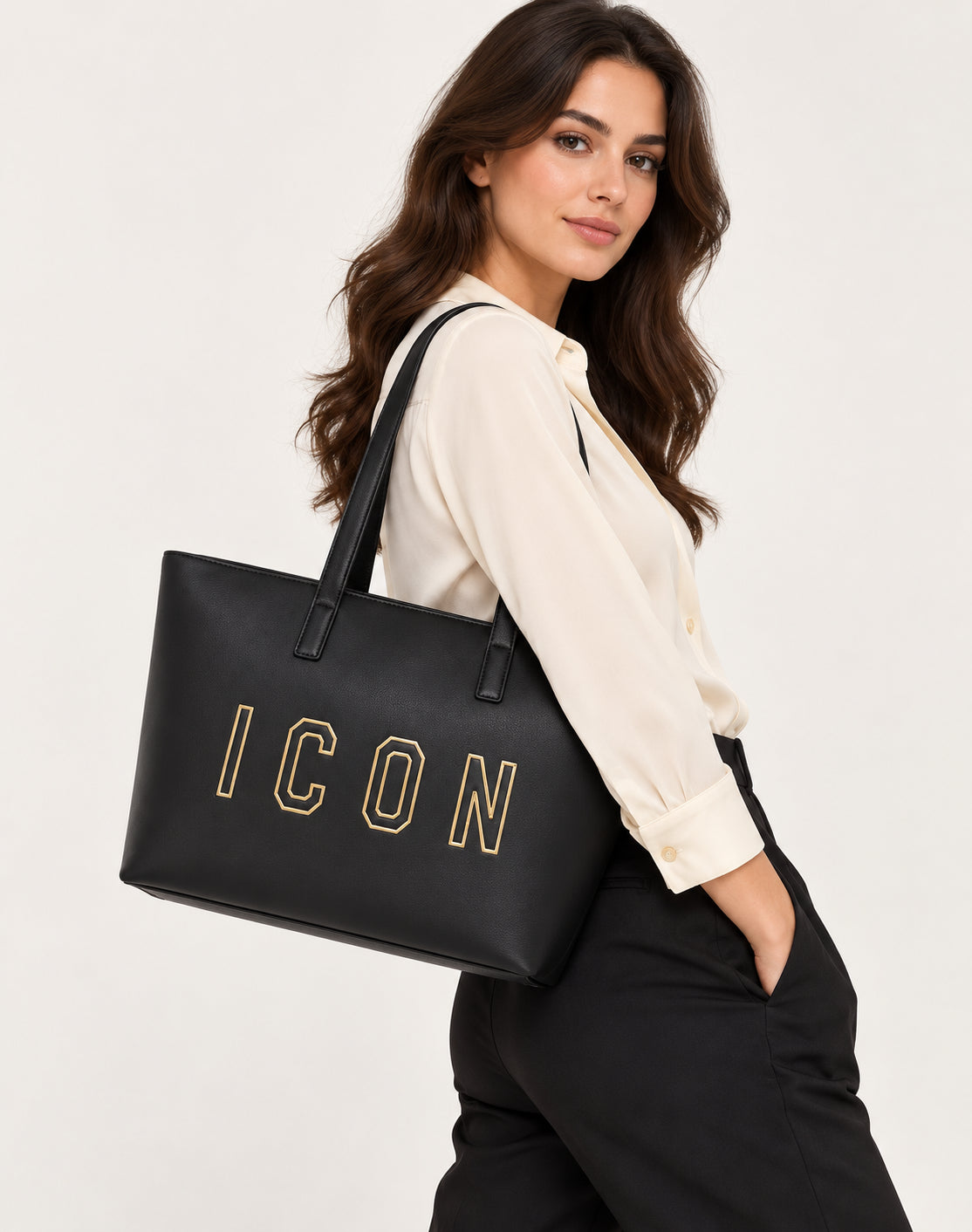 Borsa shopping a spalla con logo dorato a contorno