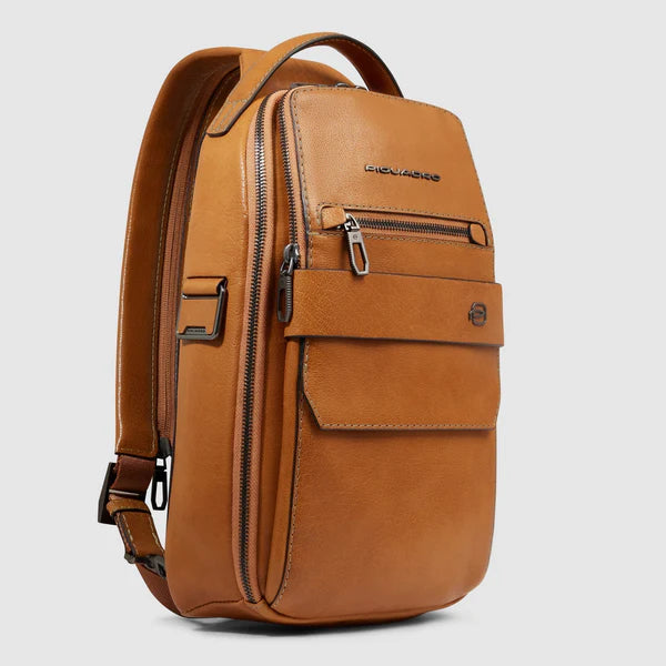 Piquadro zaino monospalla uomo in pelle compatto e funzionale Beige TU | Giò Fashion