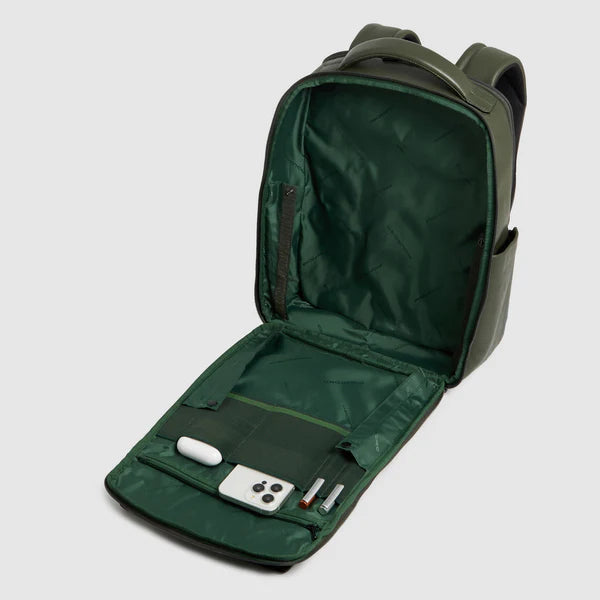 Zaino porta PC 15,6 Piquadro in pelle con comparto viaggio e tasche organizzate VERDE TU | Giò Fashion