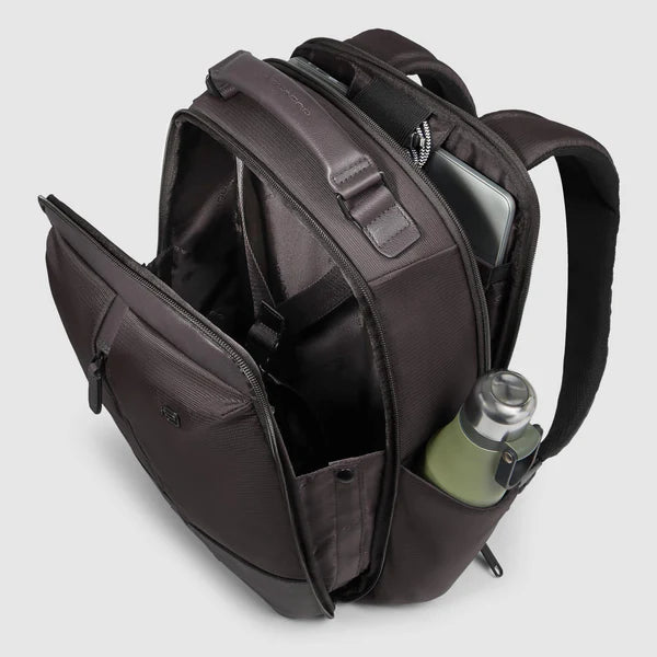 Zaino Piquadro in tessuto e pelle con scomparto per laptop e porta USB Marrone TU | Giò Fashion