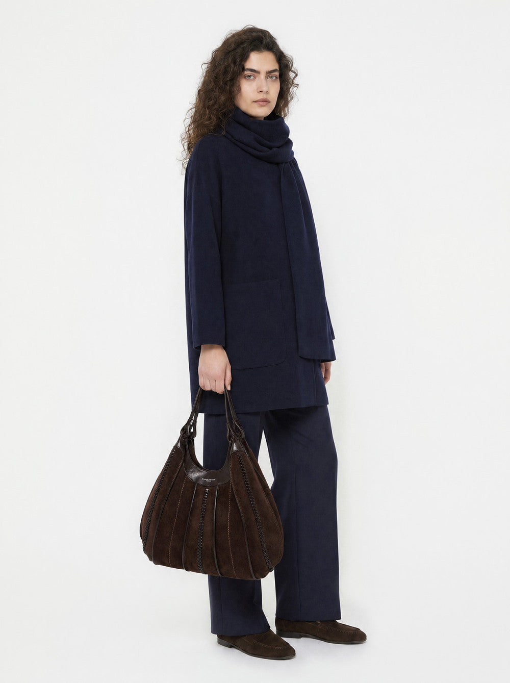 Dua – Borsa a Spalla Grande in Pelle Scamosciata