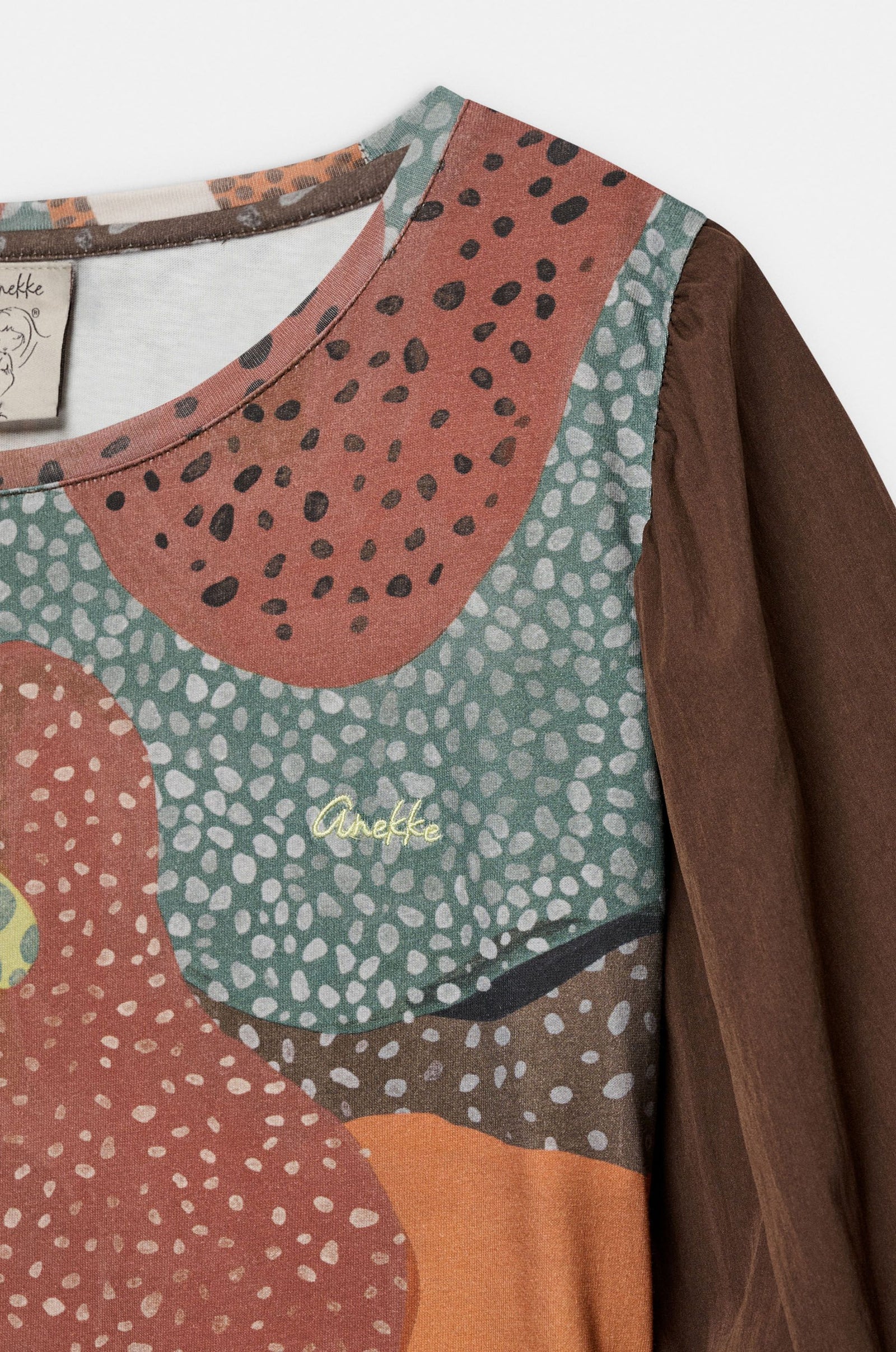 T-Shirt Donna Anekke con Stampa Artistica e Maniche a Sbuffo