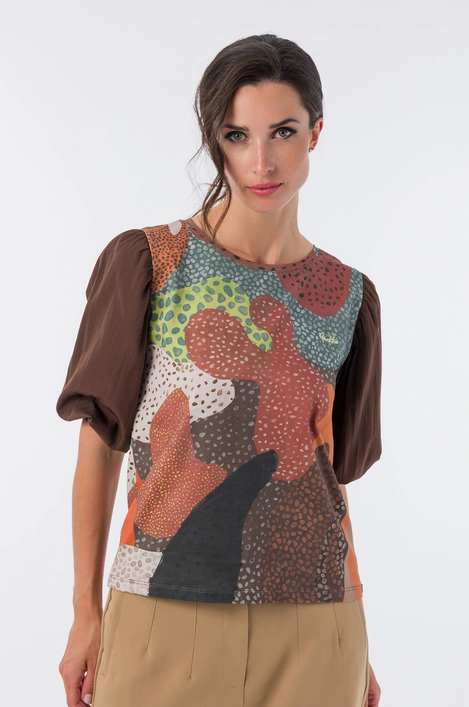 T-Shirt Donna Anekke con Stampa Artistica e Maniche a Sbuffo