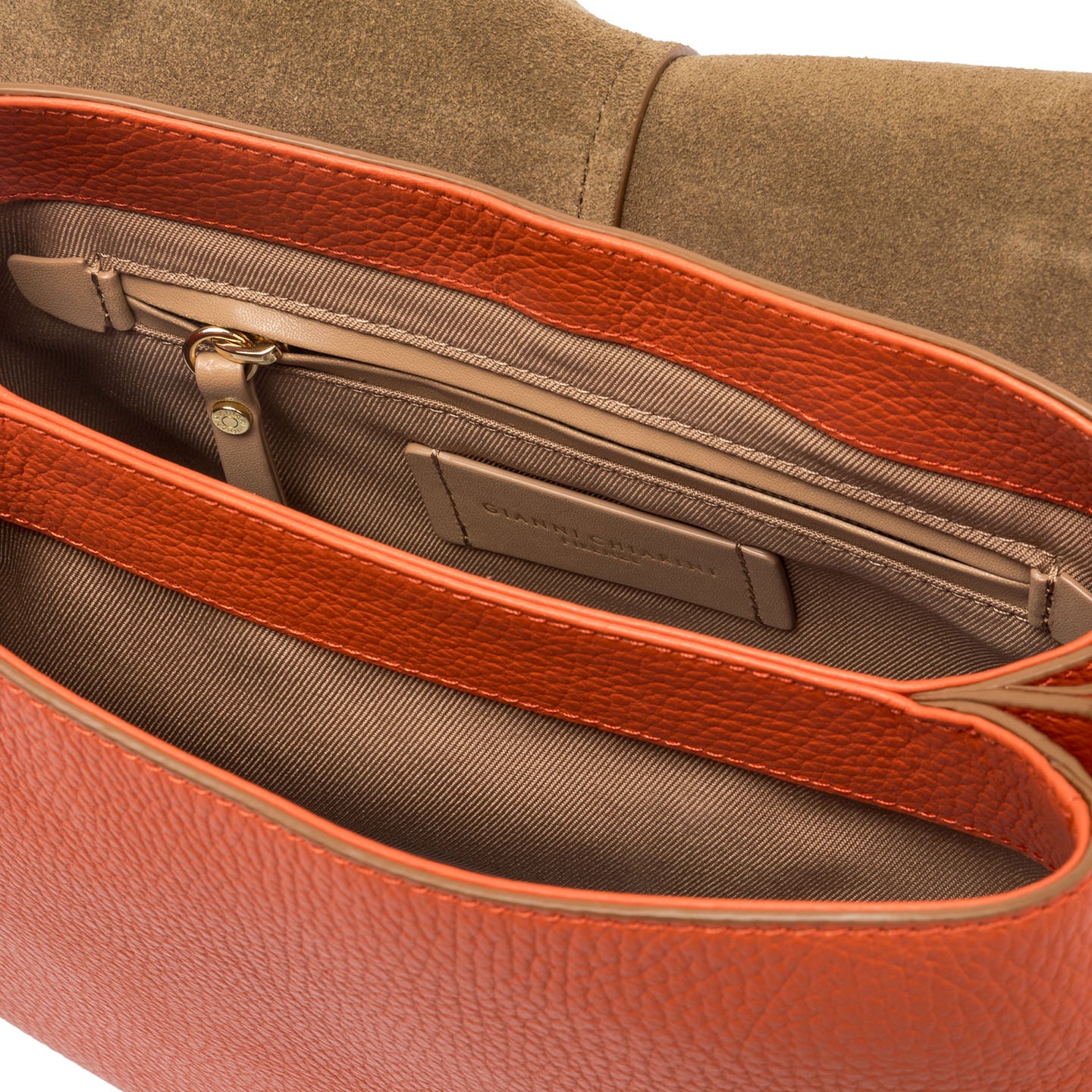 Gianni Chiarini Helena Round borsa a tracolla in pelle martellata con tasche organizzate Arancione TU | Giò Fashion