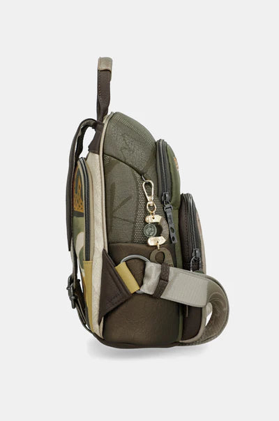 Zaino Anekke con tasca frontale con zip e design decorativo VERDE TU | Giò Fashion