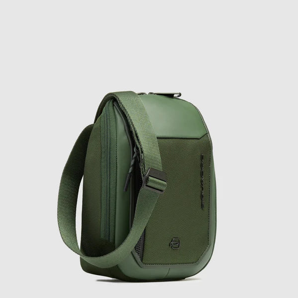 Borsello Piquadro in pelle e tessuto porta iPad Mini con tracolla cucita VERDE TU | Giò Fashion