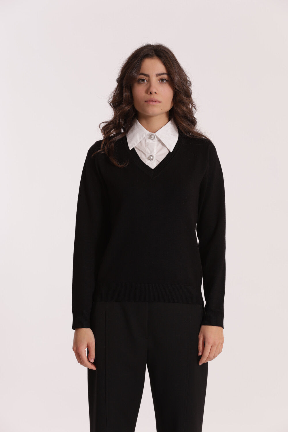 Maglione Mimi Mua con camicia incorporata e scollo a V