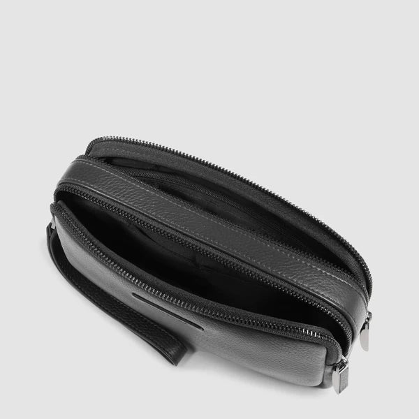 Pochette Piquadro in pelle con polsino e tasche interne