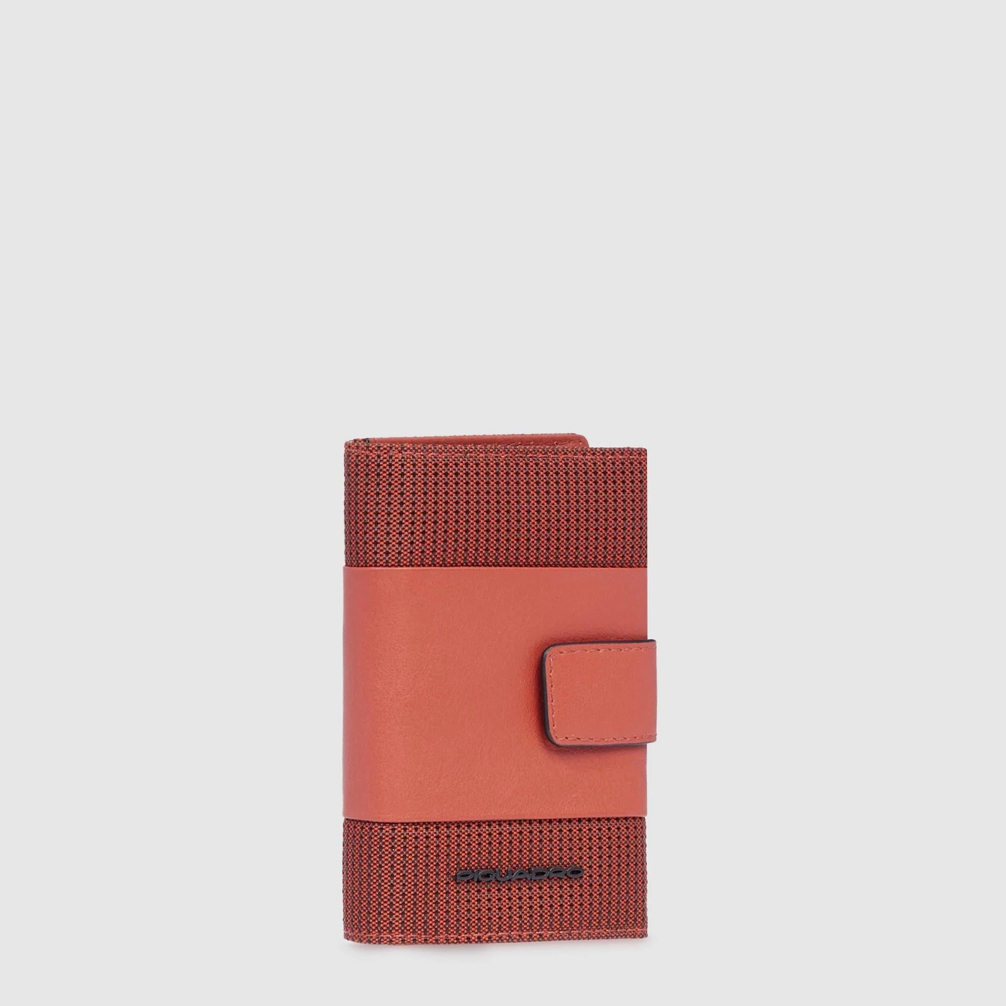 Portafoglio compatto Piquadro in pelle con chiusura a bottone e protezione RFID