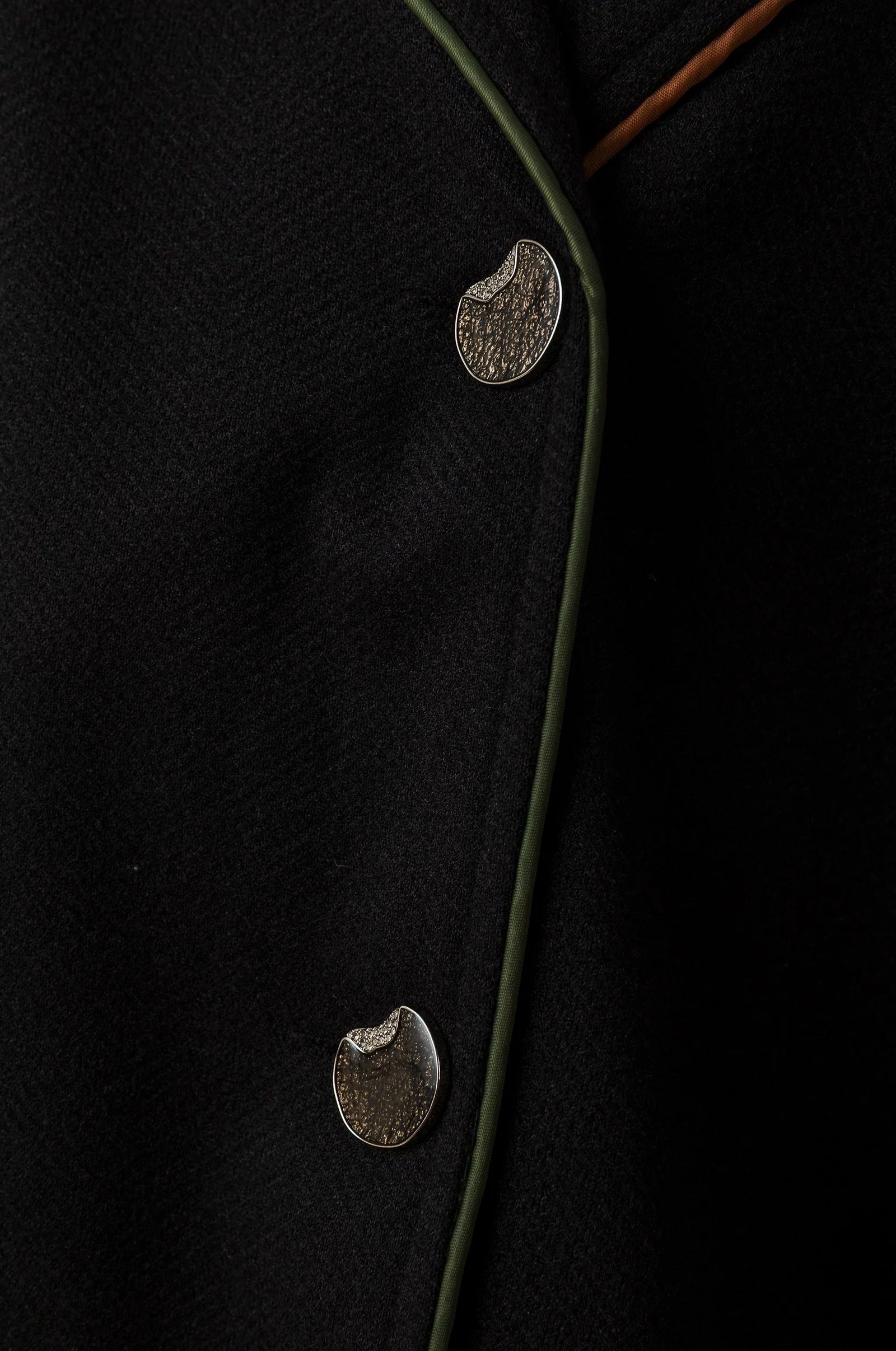 Mantella Donna Anekke con Bottoni dal Design Elegante e Raffinato