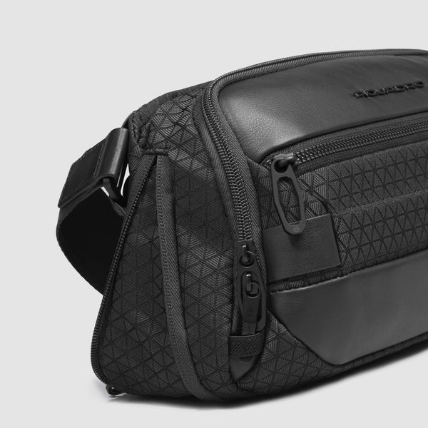 Marsupio Piquadro in tessuto tecnico e pelle con tasche multiple