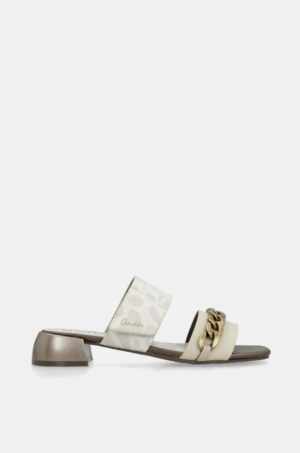 Ciabatte donna Anekke con fasce incrociate e catena decorativa Bianco 41 | Giò Fashion