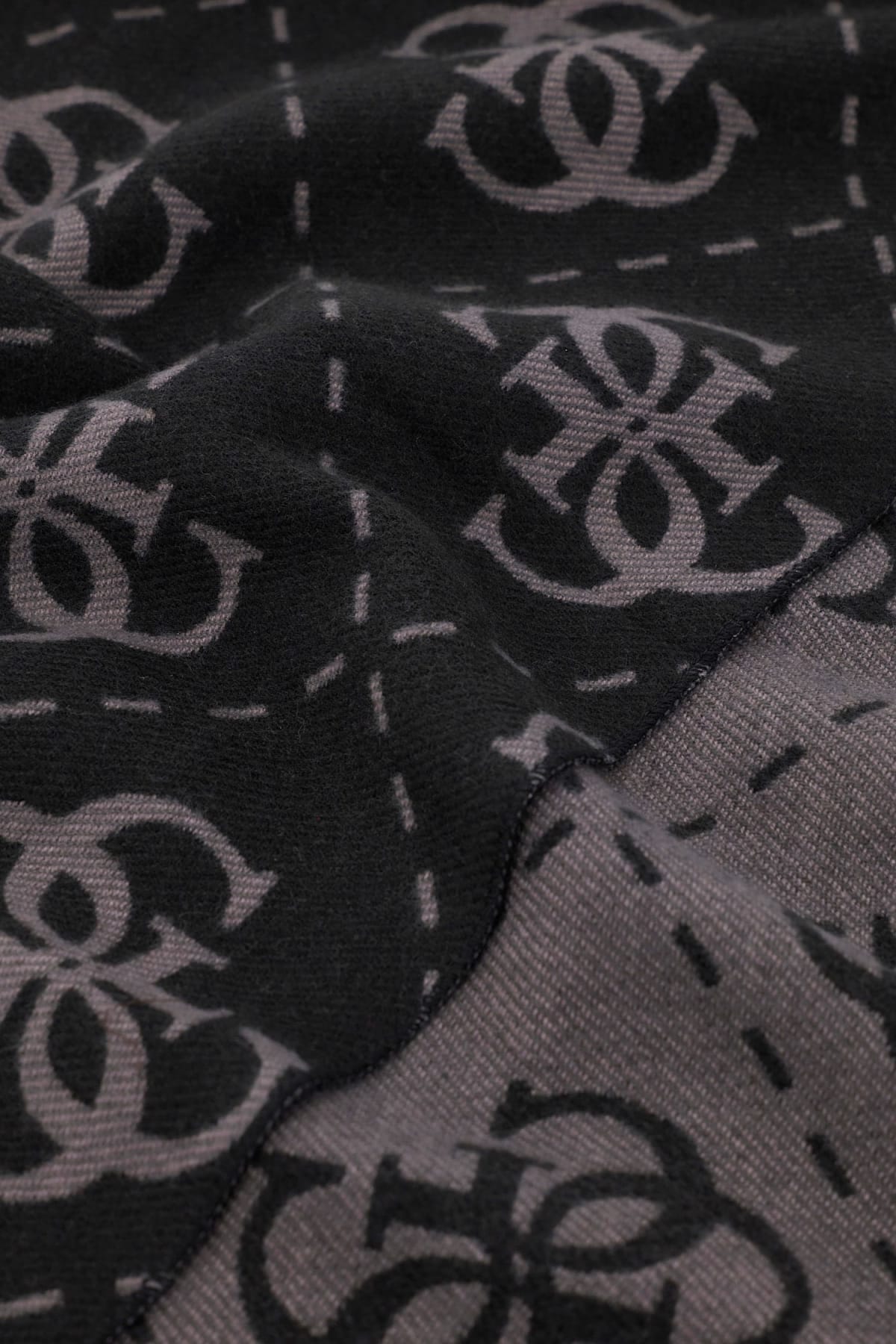 Sciarpa Guess Donna Reversibile con Motivo Logo All Over
