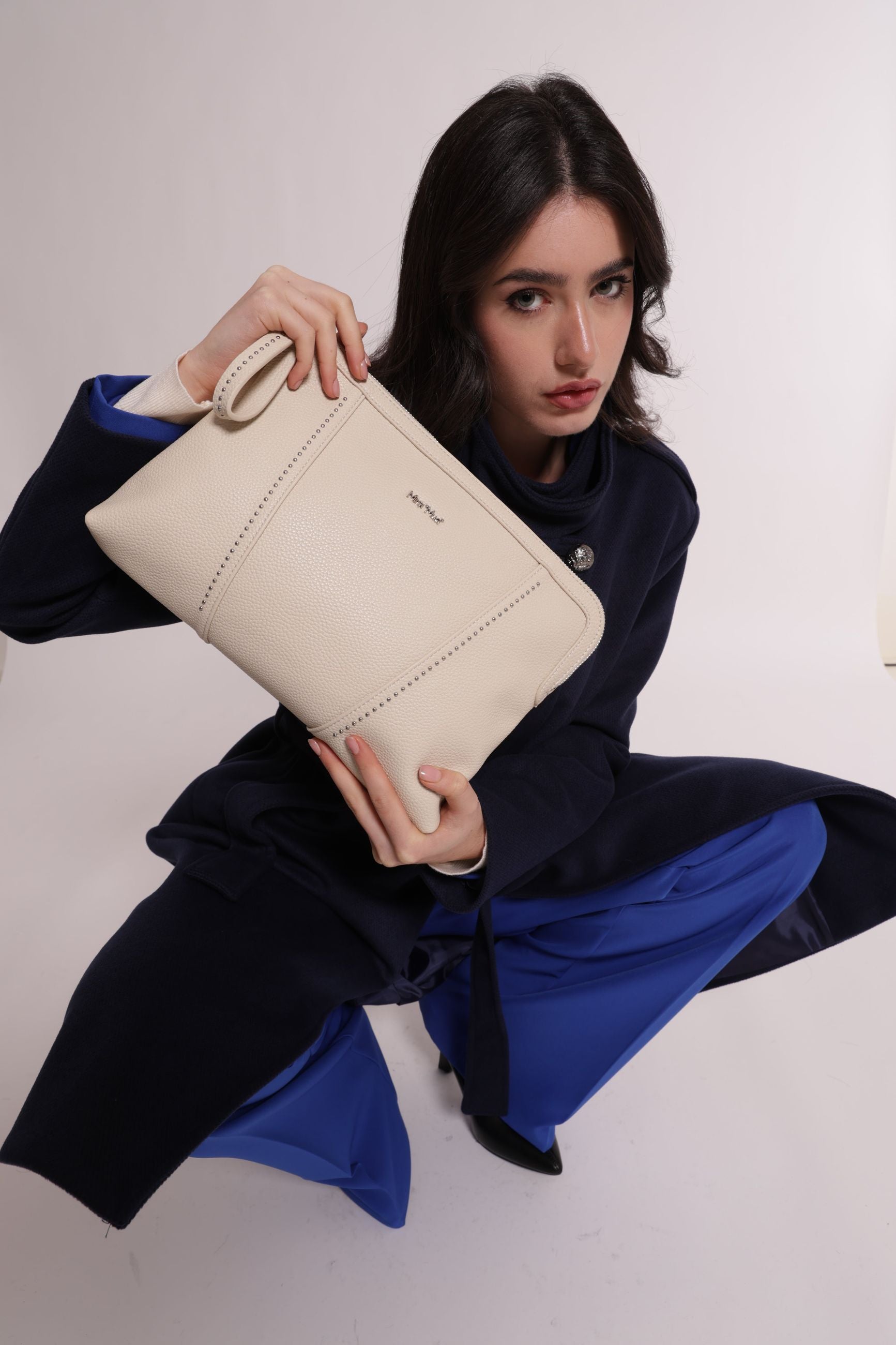 Borsa a Busta Donna Mimi Mua con Piccole Borchie