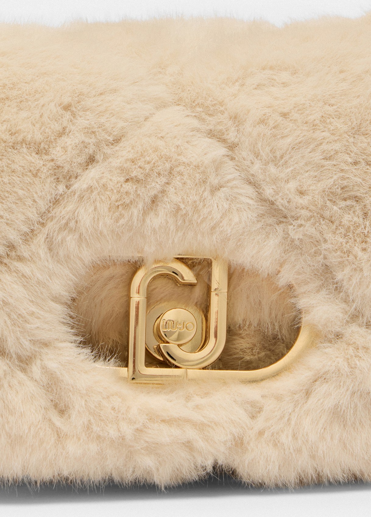 Borsa Liu Jo Puffy effetto pelliccia trapuntata con catena dorata Beige TU | Giò Fashion
