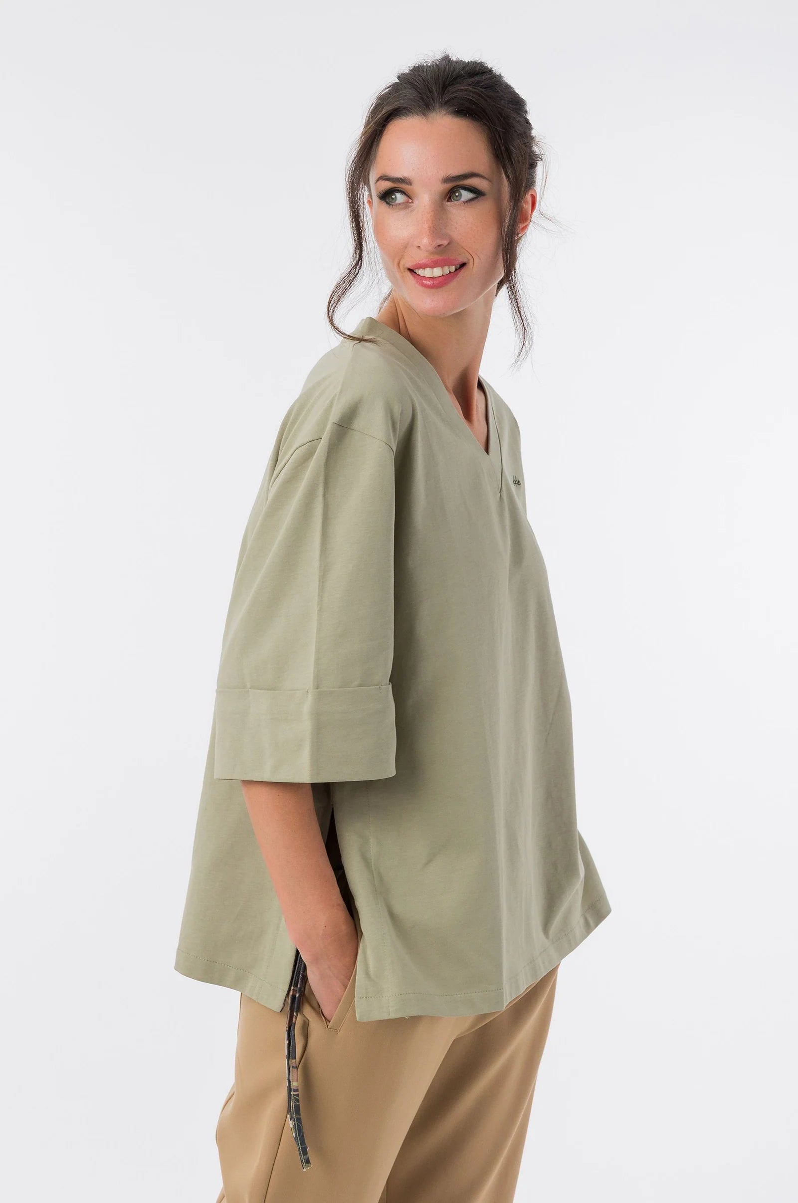 T-Shirt Donna Anekke in Cotone con Scollo a V e Stampa Artistica sul Retro