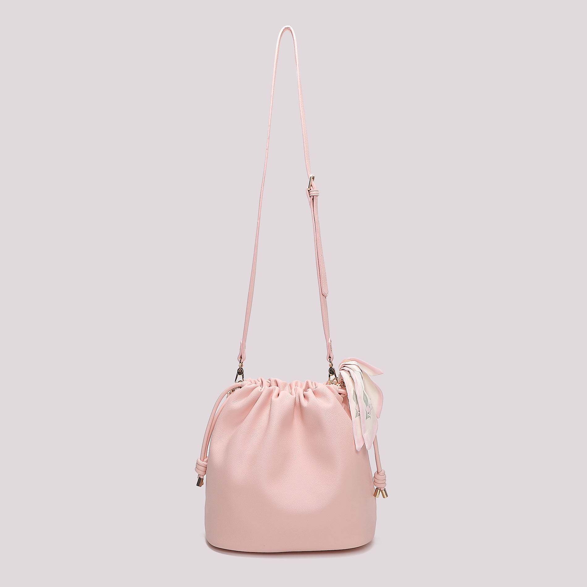 Borsa tracolla Mimi Mua a secchiello con coulisse e charm decorativi Rosa TU | Giò Fashion