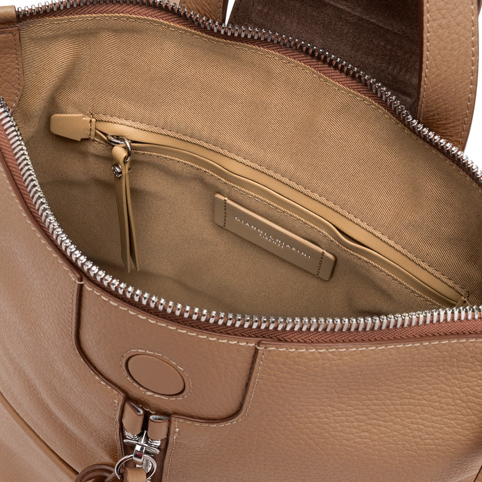 Zaino Gianni Chiarini Giada in pelle con zip frontale TAN TU | Giò Fashion