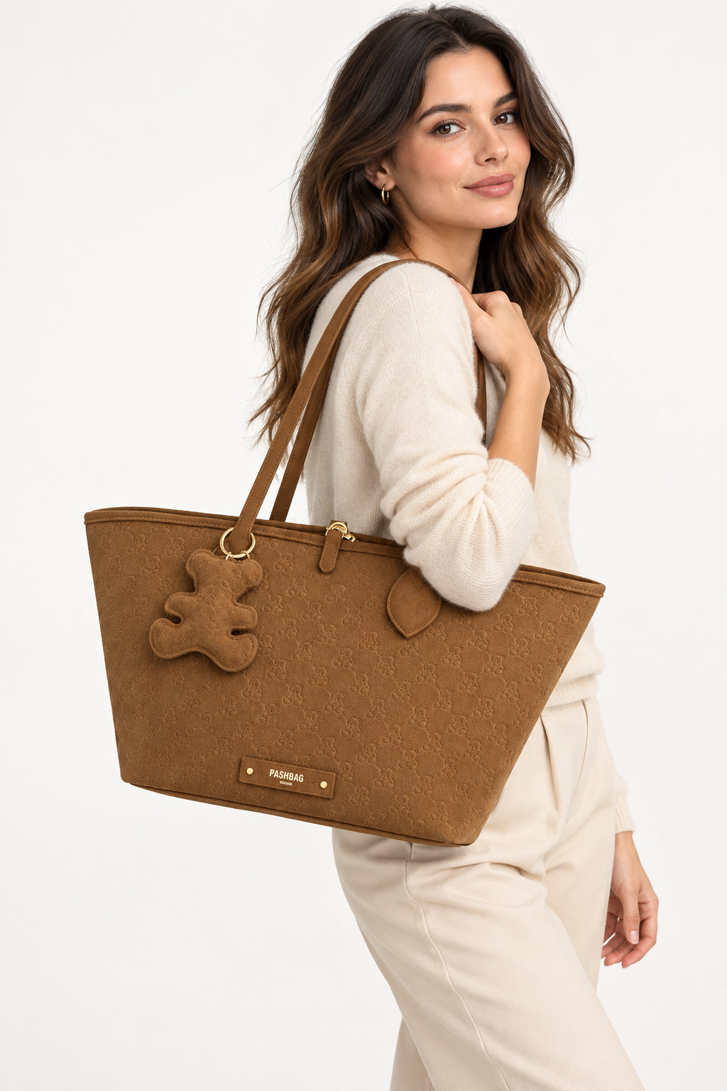 Borsa shopper a spalla con charm orsetto e pochette trasformabile in tracolla