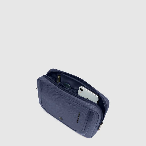 Pochette Piquadro in pelle e tessuto con tracolla sganciabile e tasca power bank BLU TU | Giò Fashion