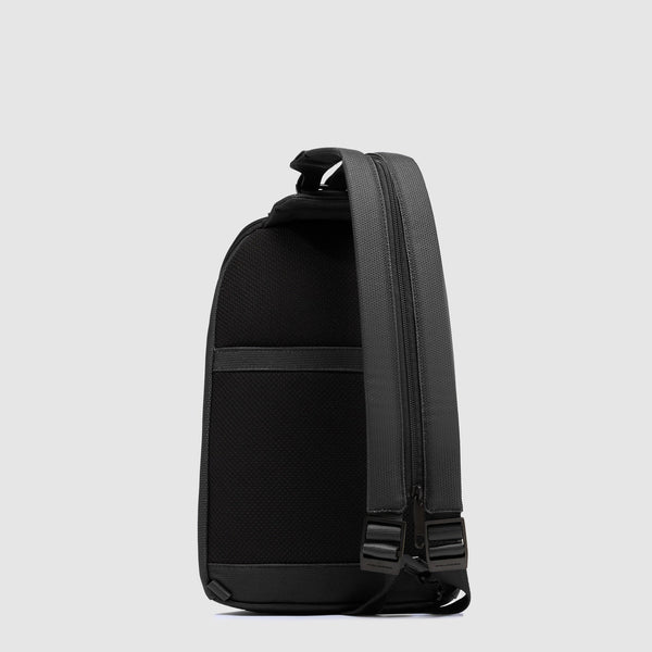 Zaino monospalla Piquadro in pelle e tessuto porta iPad con organizzazione smart NERO TU | Giò Fashion