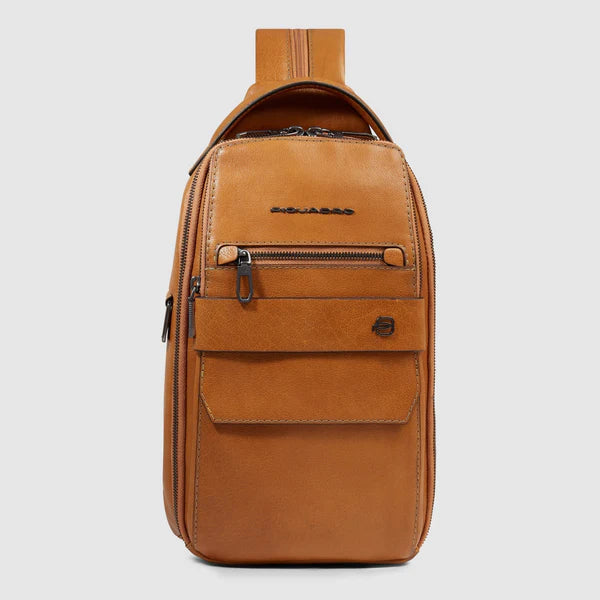 Piquadro zaino monospalla uomo in pelle compatto e funzionale Beige TU | Giò Fashion