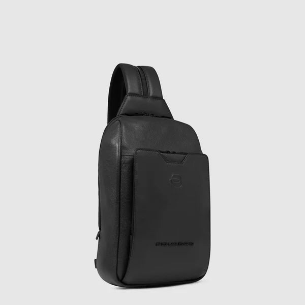 Monospalla Piquadro in pelle porta iPad Mini con tasca power bank NERO TU | Giò Fashion