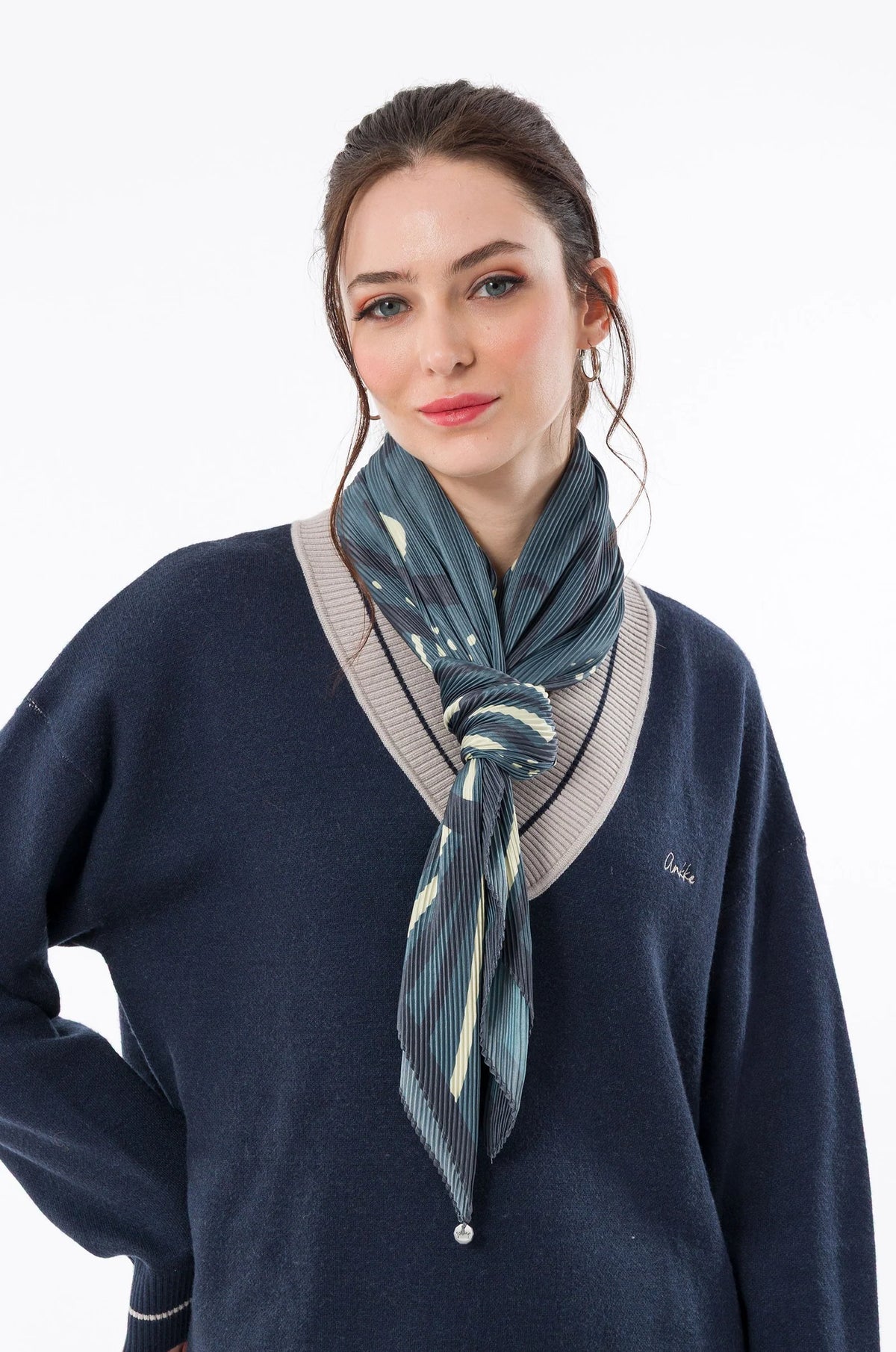 Foulard Donna Anekke Plissettato con Lavorazione Elegante