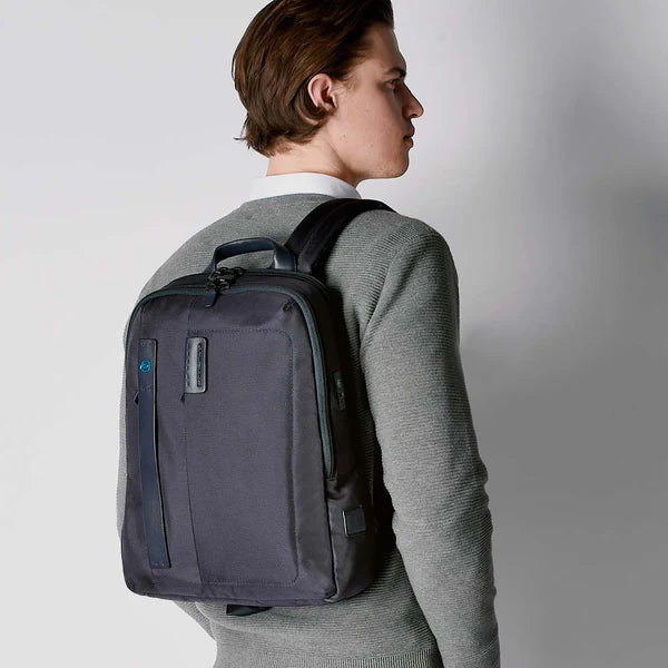 Piquadro zaino da uomo porta PC con struttura compatta e organizzazione interna