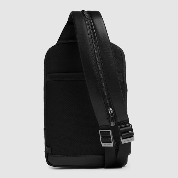 Zaino Piquadro compatto in pelle con tasca porta tablet Nero TU | Giò Fashion