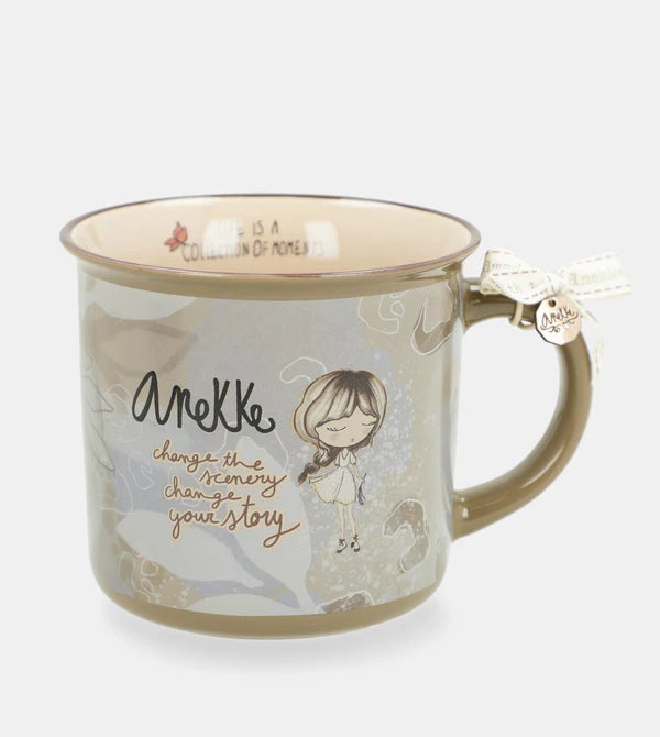 Tazza Anekke in Ceramica con Illustrazione e Charm Decorativo