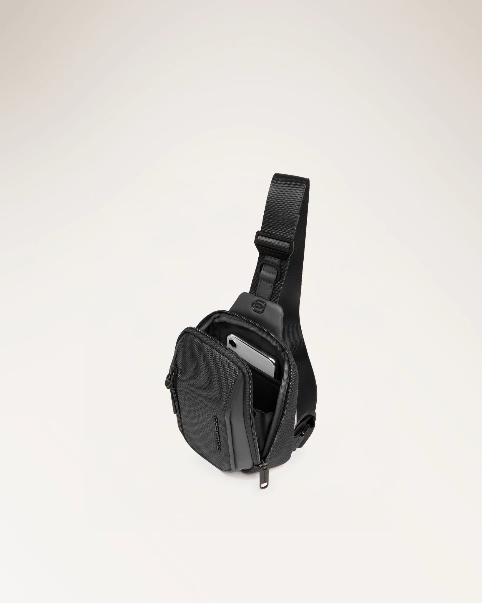 Borsello Piquadro monospalla compatto multifunzione in pelle e tessuto NERO TU | Giò Fashion