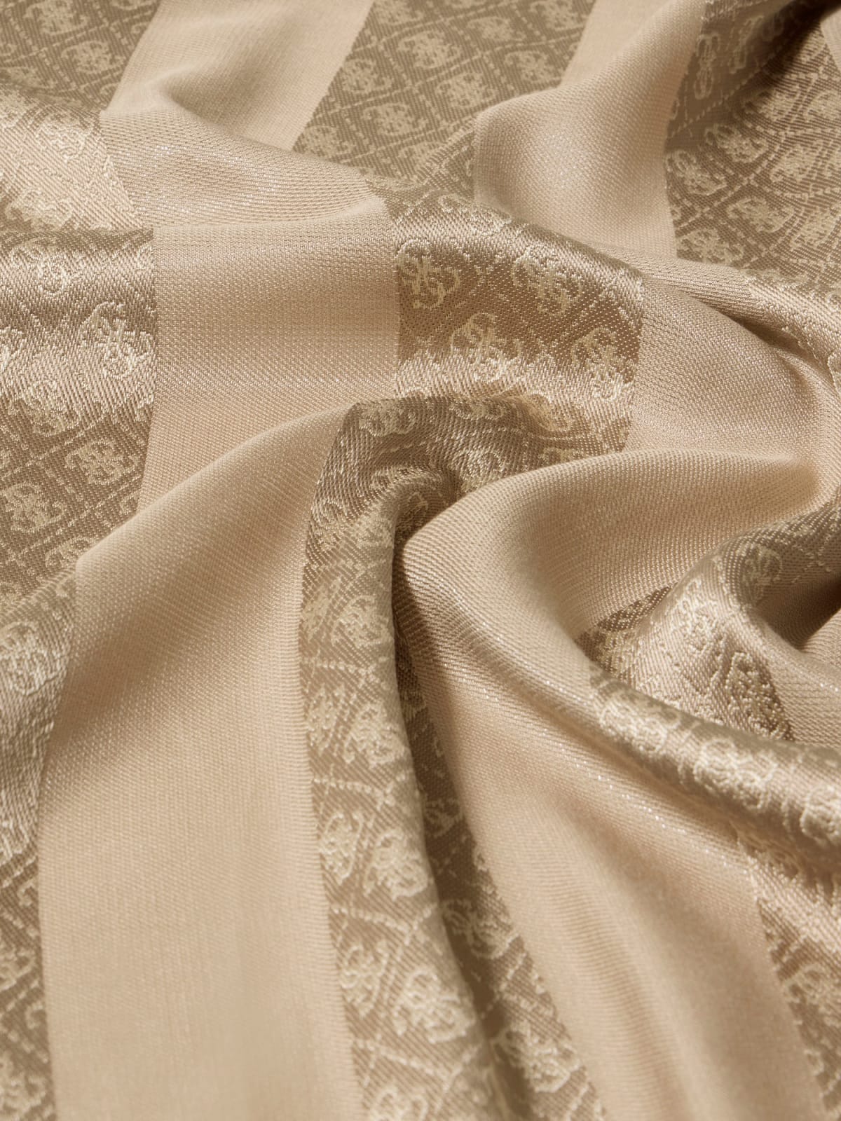 Sciarpa Guess donna con motivo geometrico e finiture sfrangiate TAUPE TU | Giò Fashion
