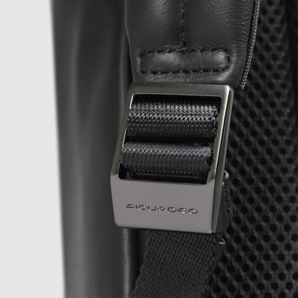 Zaino porta PC 14 Piquadro in pelle con doppio comparto e protezione Shock Absorber