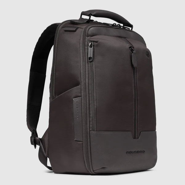Zaino Piquadro in tessuto e pelle con scomparto per laptop e porta USB Marrone TU | Giò Fashion
