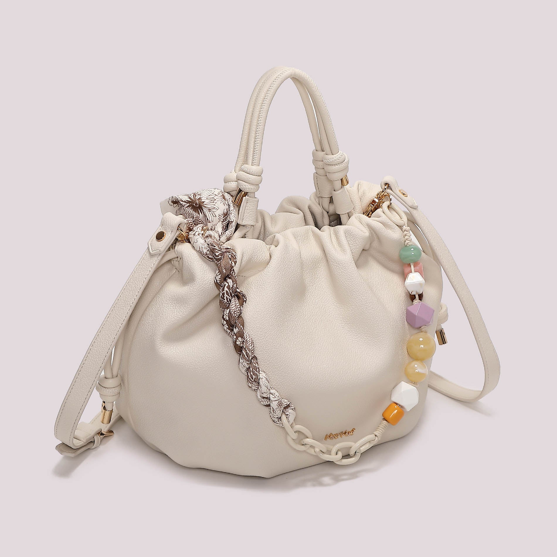 Mimi Mua borsa a mano morbida con charms decorativi e tracolla Beige TU | Giò Fashion