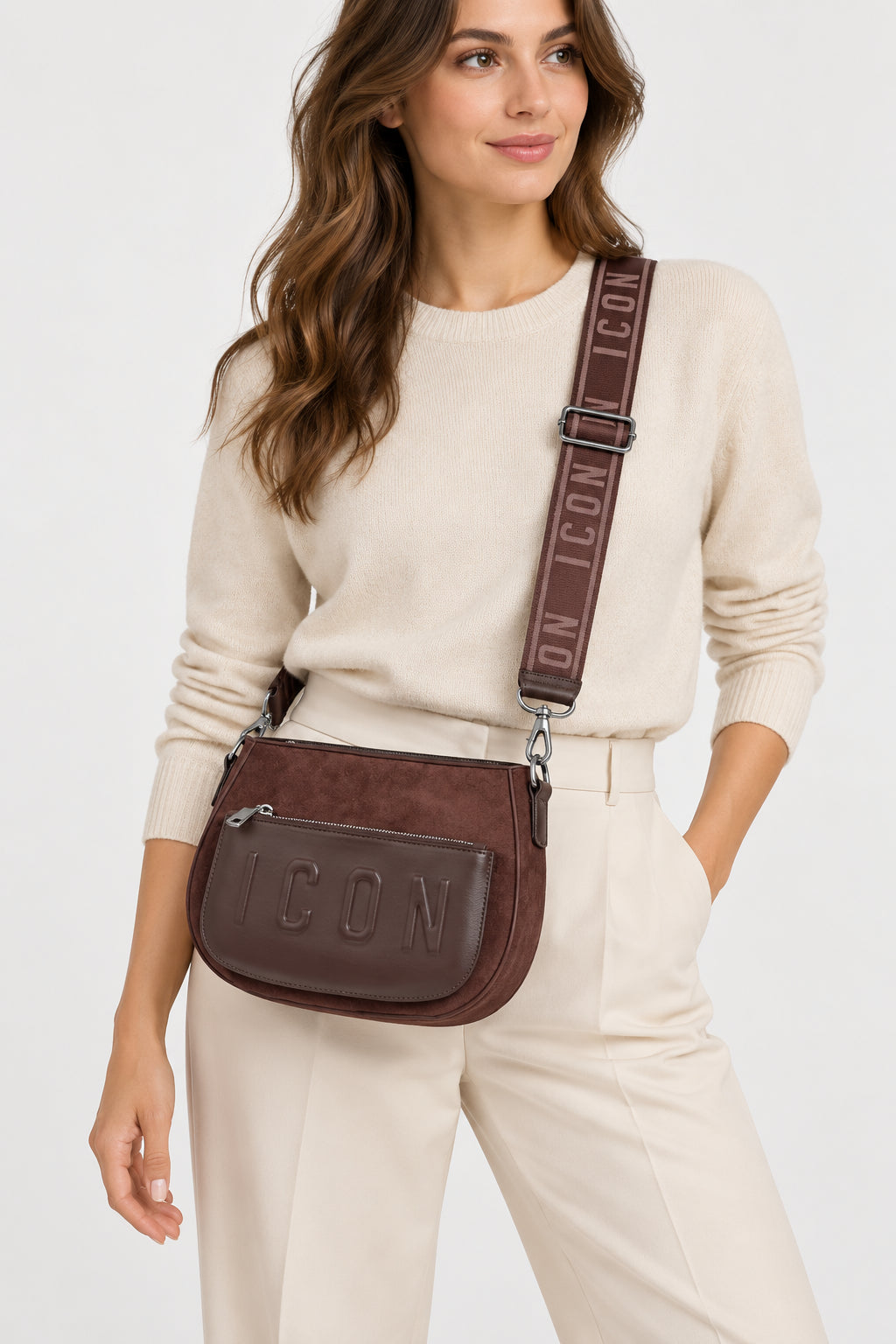 Borsa hobo effetto scamosciato con tracolla logata