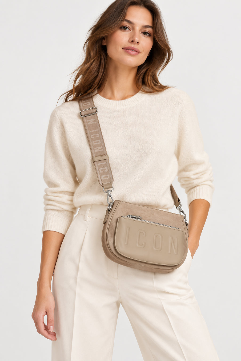 Borsa hobo effetto scamosciato con tracolla logata