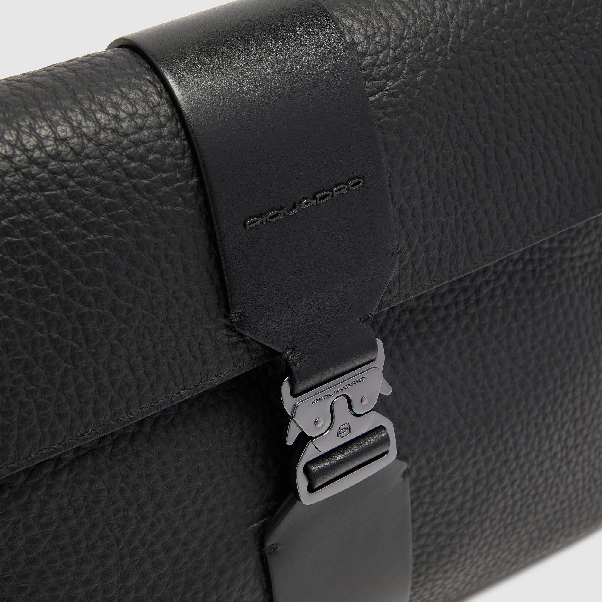 Pochette Uomo Porta iPad Pro 13" con Manico da Polso
