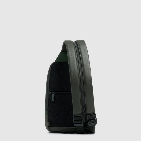 Monospalla Piquadro in pelle porta iPad Mini con tasca power bank VERDE TU | Giò Fashion