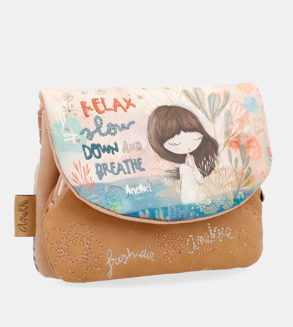 Mini pouch Anekke Relax con patta illustrata e ricami floreali