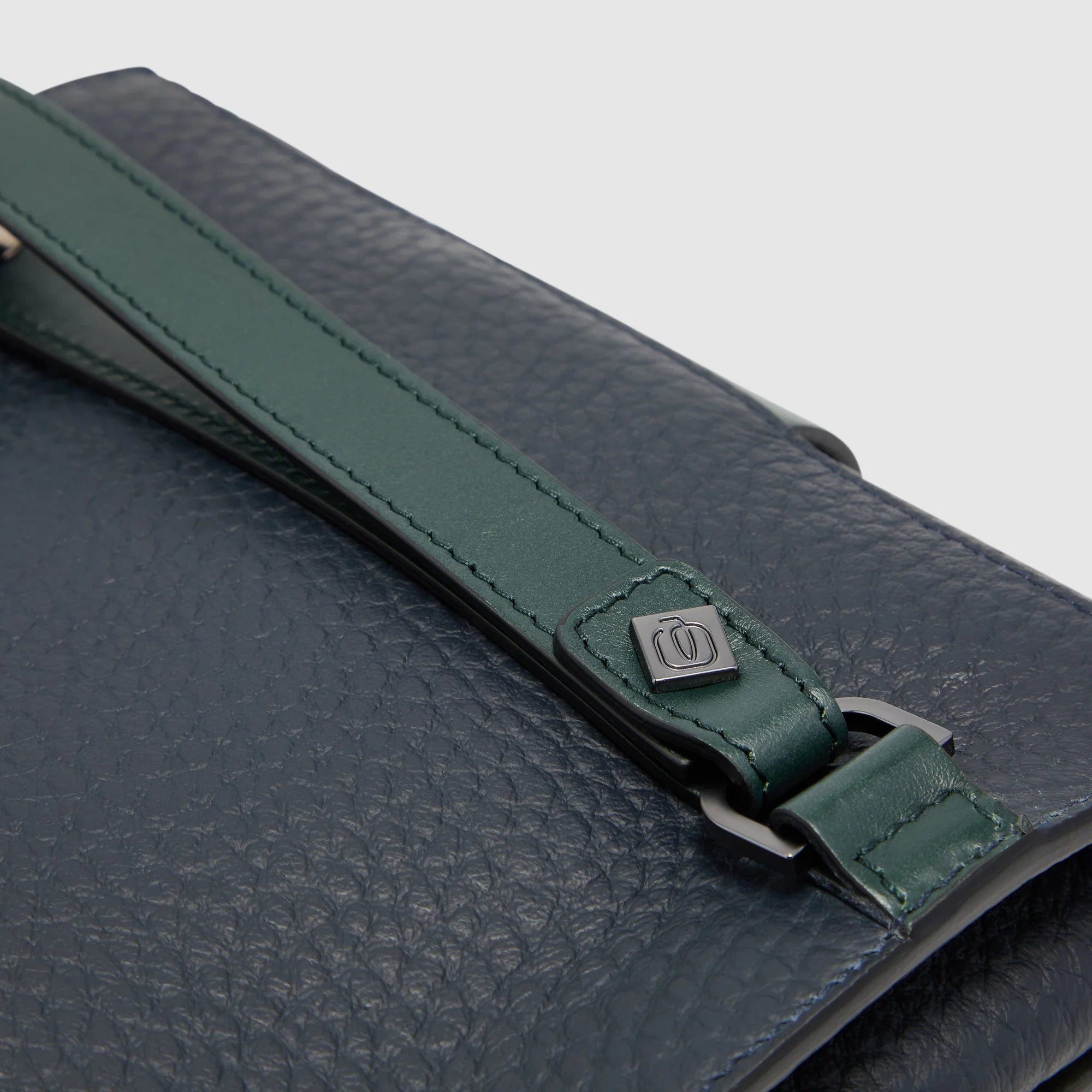Pochette Uomo in Pelle con Manico da Polso