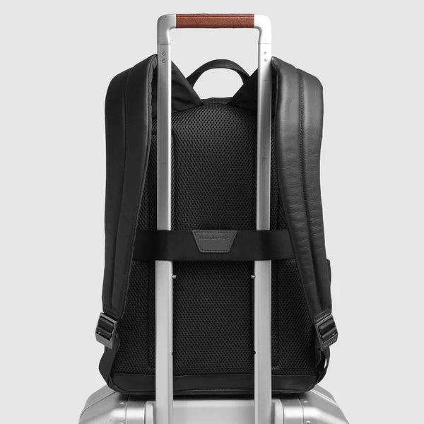 Zaino porta PC 14 Piquadro in pelle con doppio comparto e protezione Shock Absorber