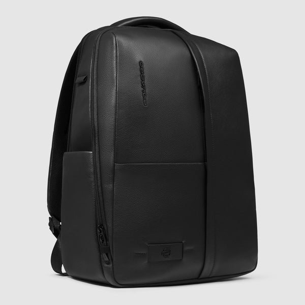 Zaino Piquadro Pulse in pelle con tasca frontale e vano porta PC Nero TU | Giò Fashion