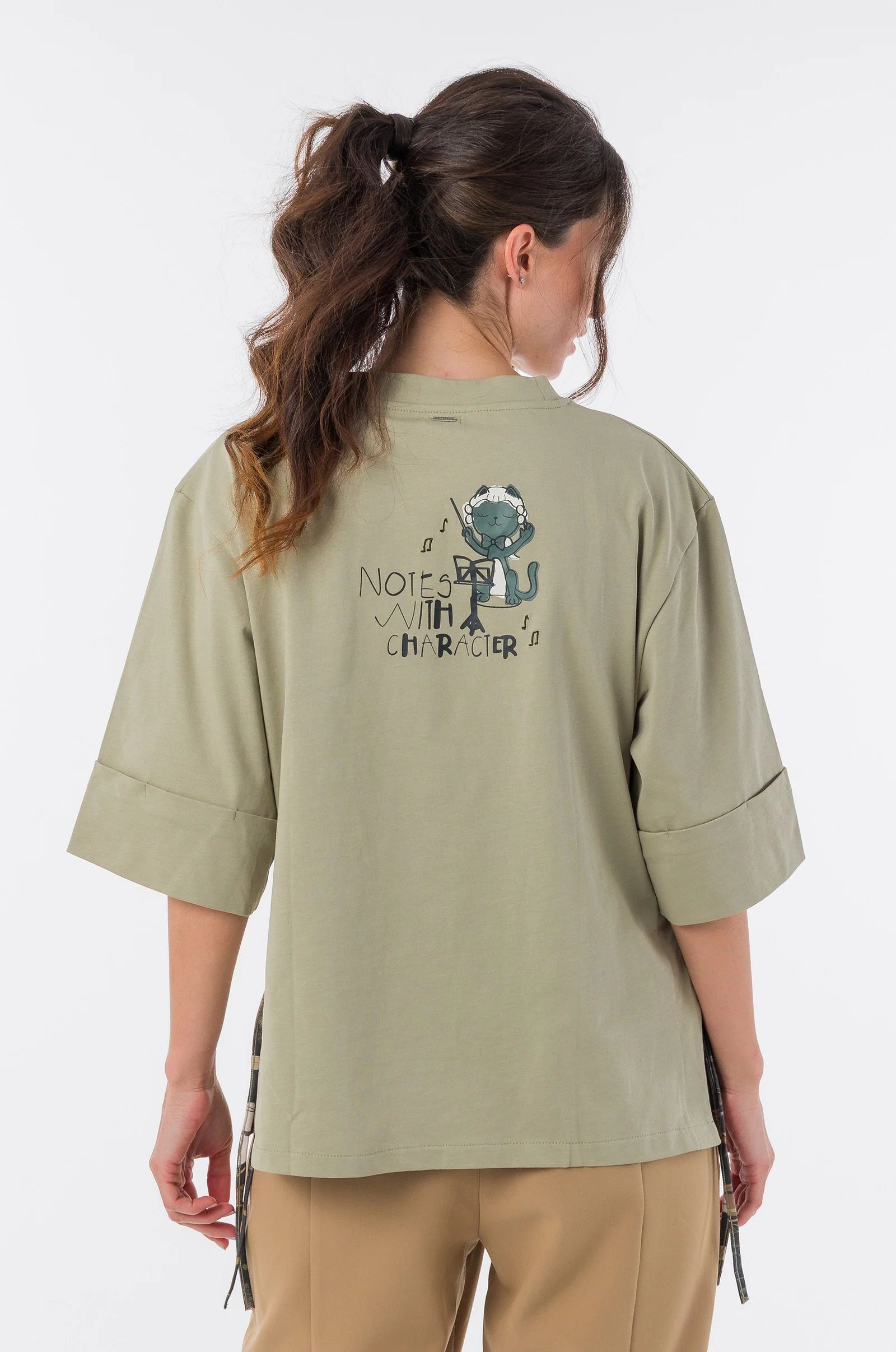 T-Shirt Donna Anekke in Cotone con Scollo a V e Stampa Artistica sul Retro