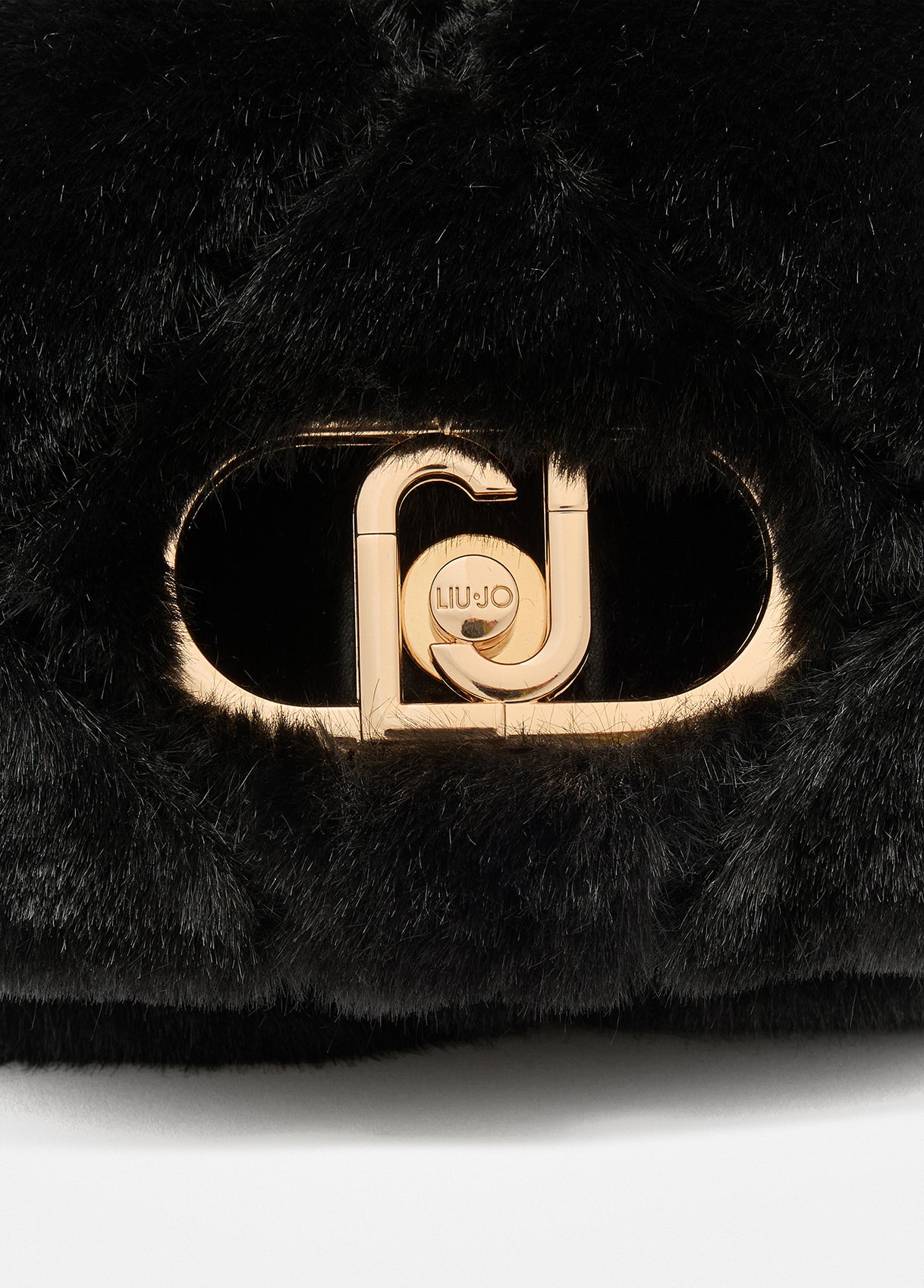 Borsa Liu Jo Puffy effetto pelliccia trapuntata con catena dorata Nero TU | Giò Fashion